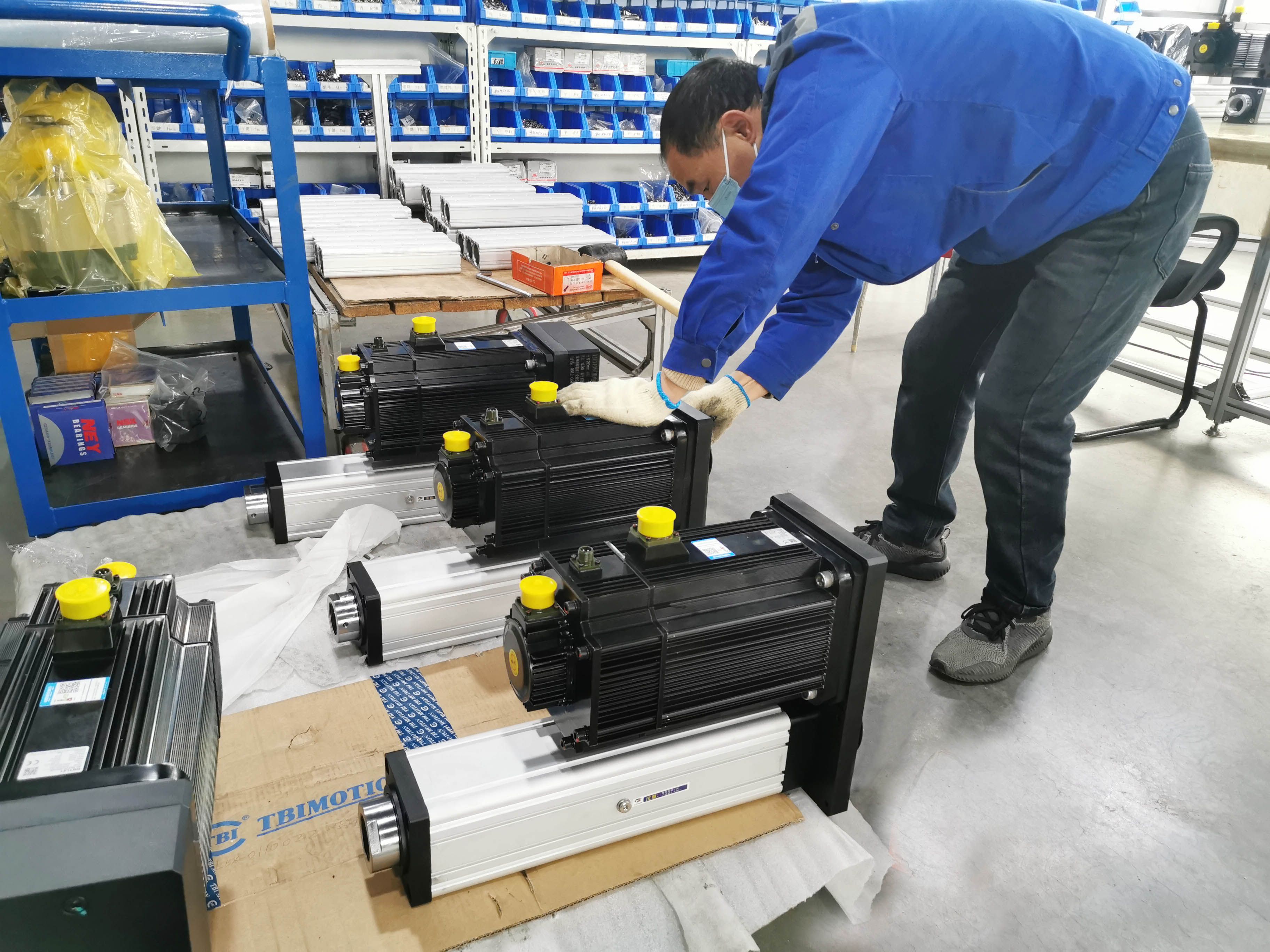 通錦伺服電動缸批量出貨